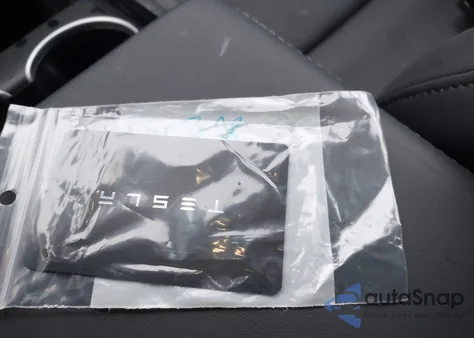 2026 Tesla Model Y Long Range Launch Series/Premium All-Wheel Drive z USA, uszkodzony, nr VIN 7SAYGDEE5TF363557